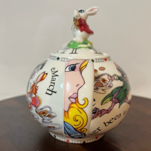 Cardew Design Alice in Wonderland Teapot – Mad Hatter’s Tea Party (2004) 🐇 - Picture 4 of 9
